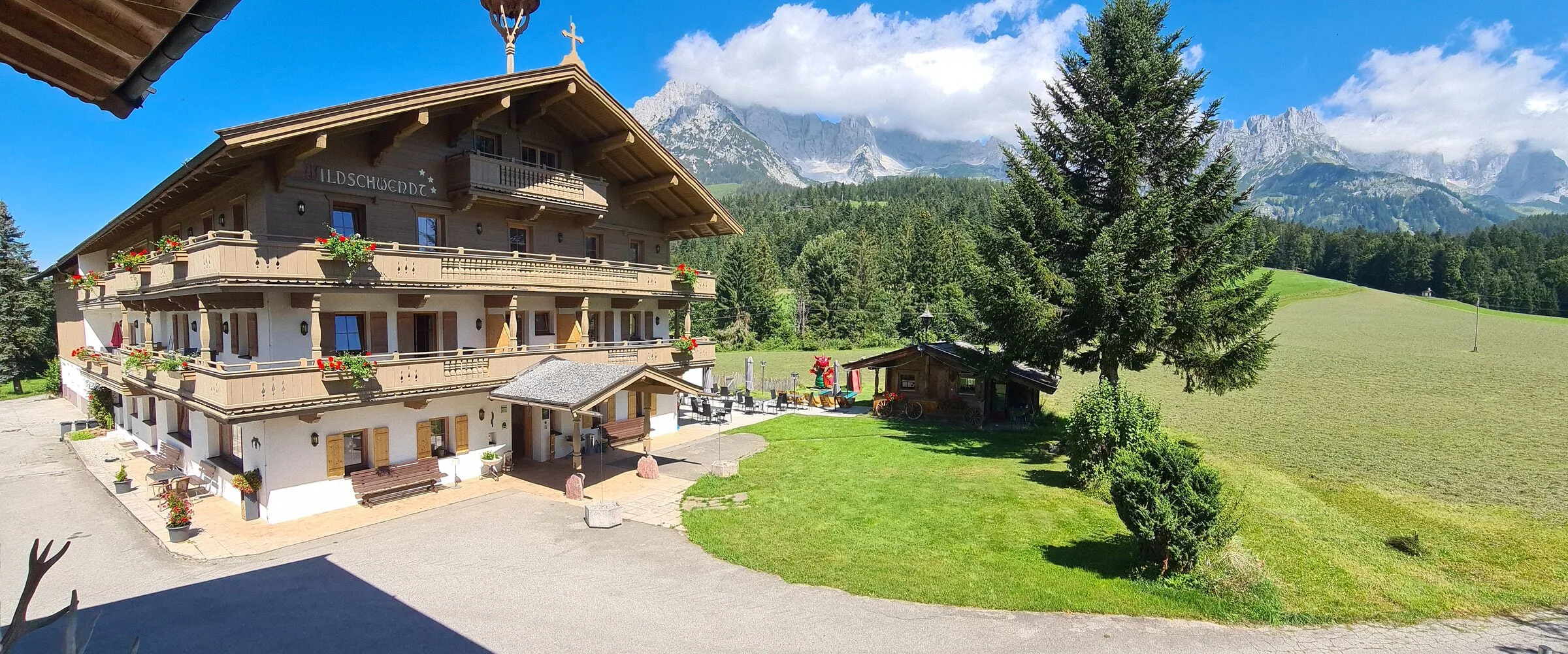 Landhaus Wildschwendt mit Blick auf den Wilden Kaiser
