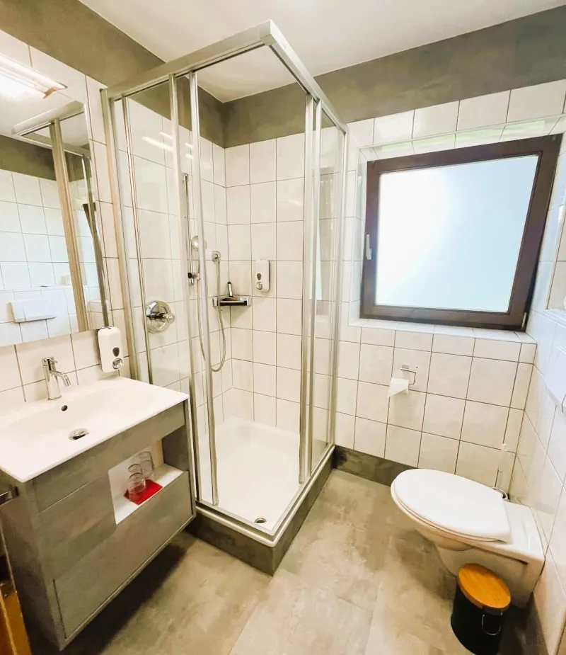 Familienzimmer — Badezimmer